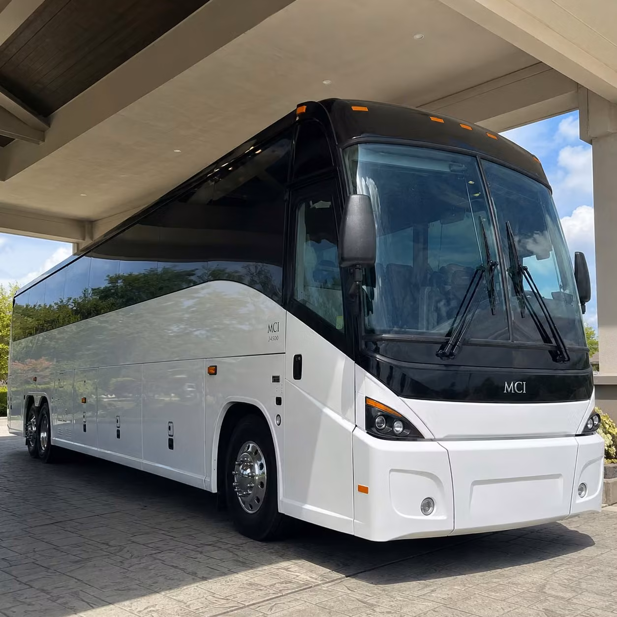hotel shuttles and airport transfers for bakersfield events and weddings